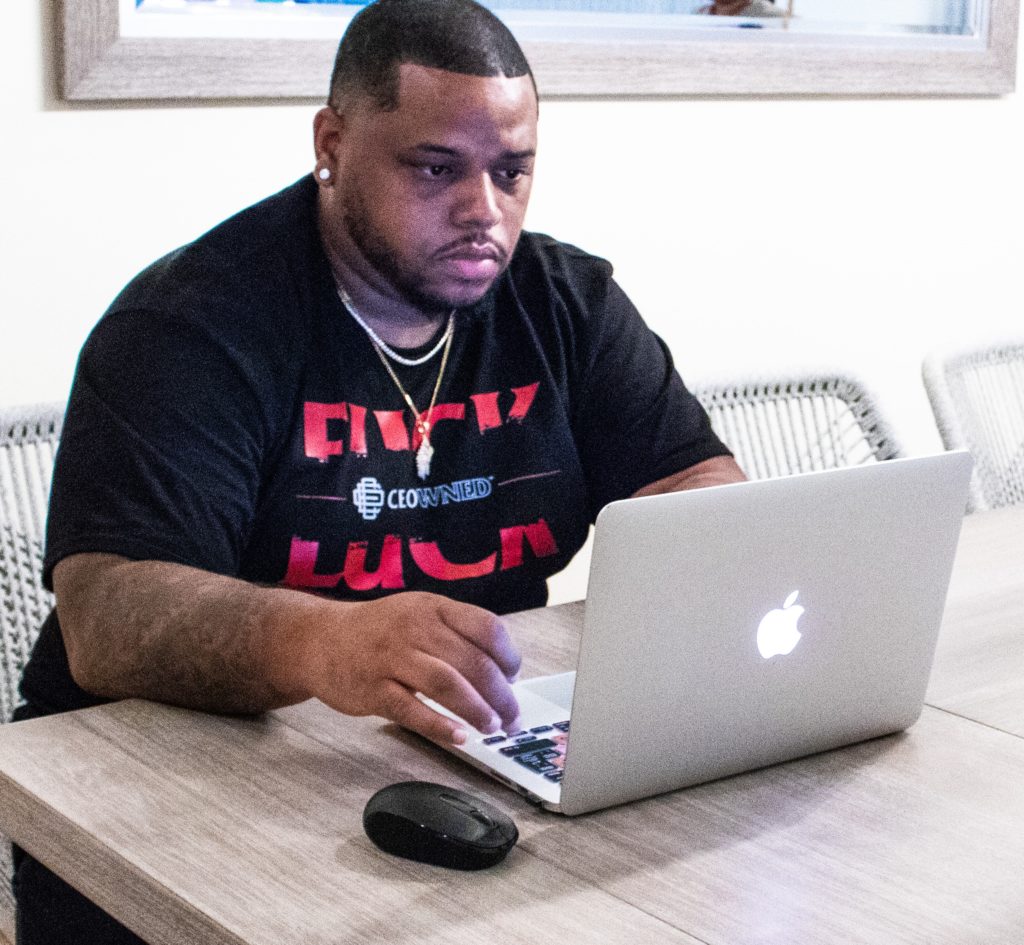 Barion McQueen is a digital marketing consultant